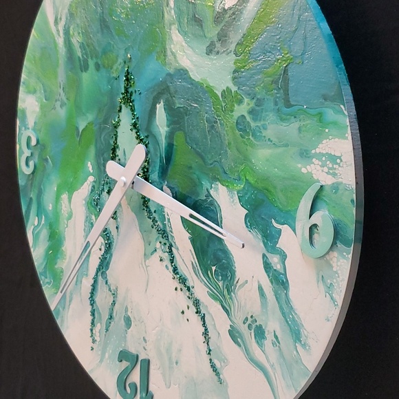 18" Circular Hand-Painted Wall Clock, Green tones, White, minimalis… - Picture 7 of 7
